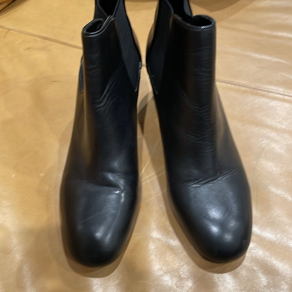 KATE SPADE Leather Slip On Side Elastic Heeled Ankle Boots Size 10 M in Black - Picture 5 of 7